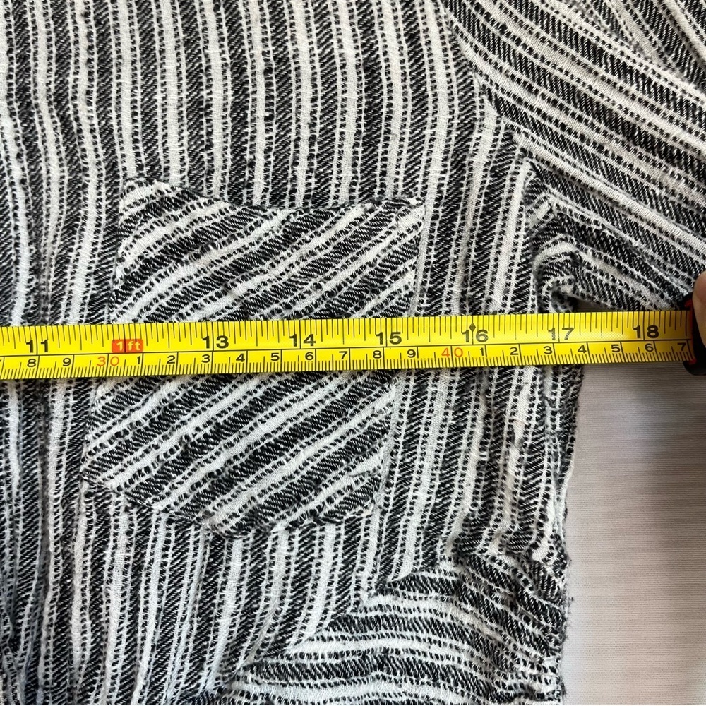 Free People Lust For Life Crop Top Sz S Twist Front Stripe Black White EUC - Picture 8 of 16
